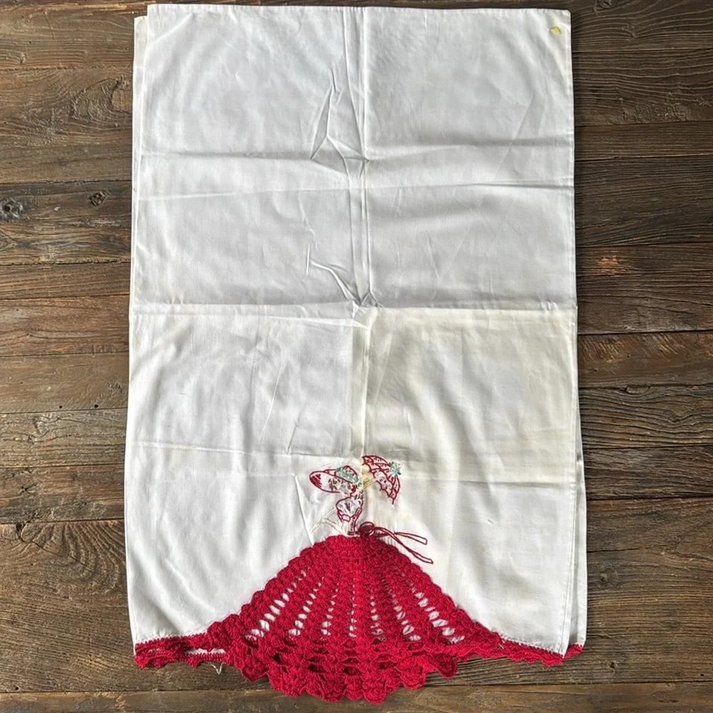 Vintage hand‎ crocheted southern bell pillowcase pair